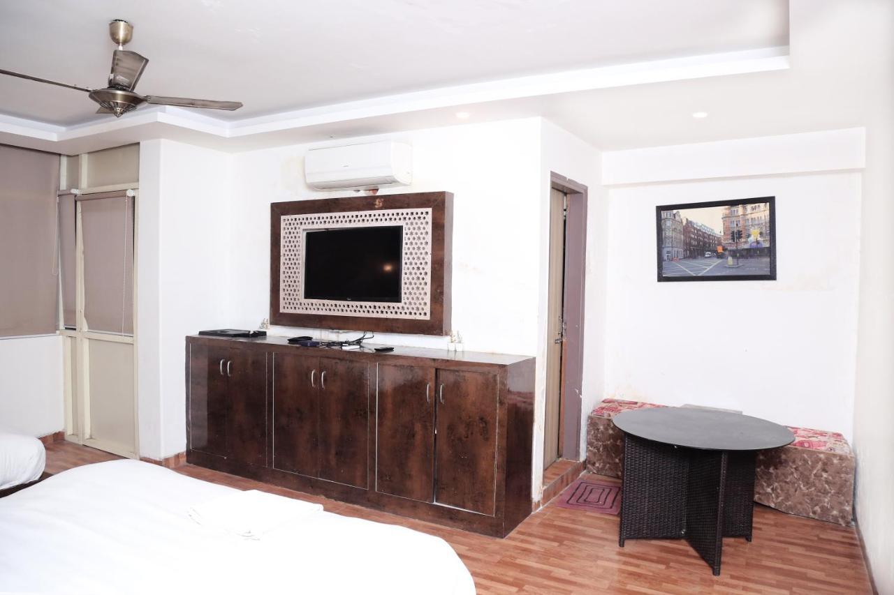 Hotel Plazzo Igi Нью-Дели Экстерьер фото