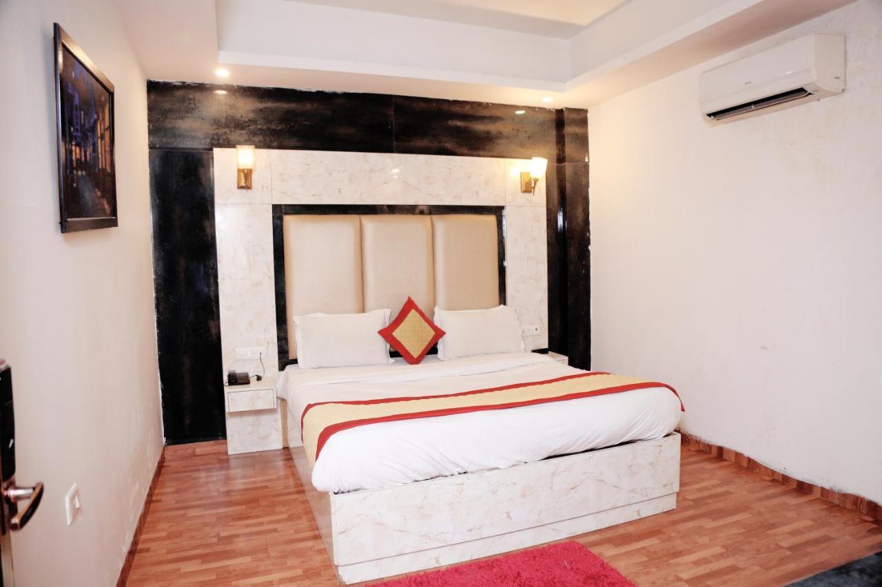 Hotel Plazzo Igi Нью-Дели Экстерьер фото