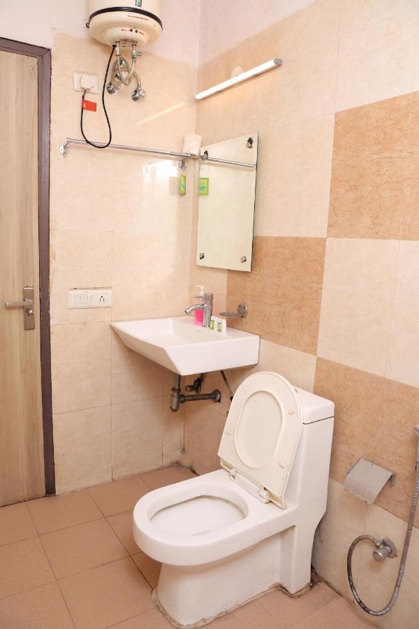 Hotel Plazzo Igi Нью-Дели Экстерьер фото